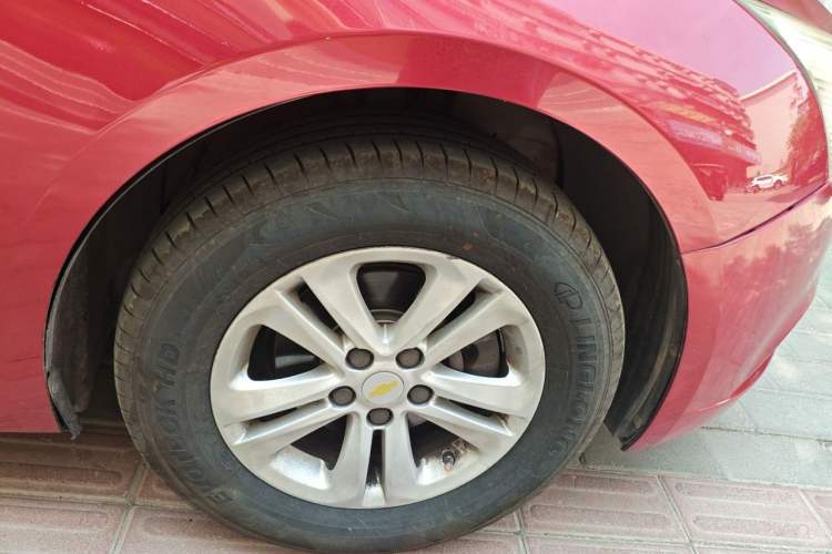 Used Chevrolet Cruze 2015 1.5L Classic SL MT Right Front Wheel Hub