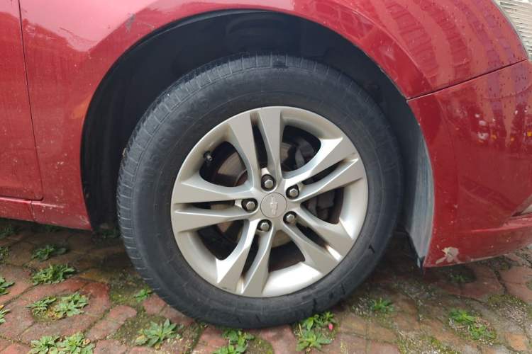 Used Chevrolet Cruze 2015 1.5L Classic SE AT Right Front Wheel Hub