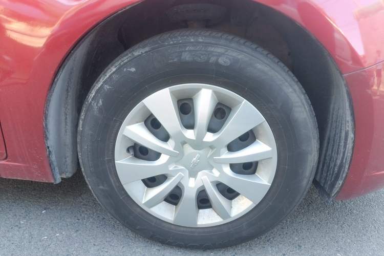 Used Chevrolet Cruze 2015 1.5L Classic SL MT Right Front Wheel Hub