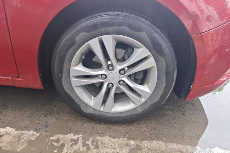 Used Chevrolet Cruze 2015 1.5L Classic SE MT Right Front Wheel Hub