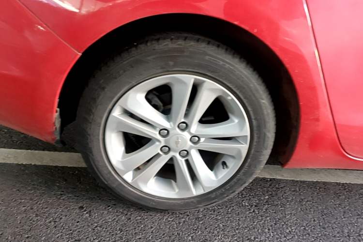 Used Chevrolet Cruze 2015 1.5L Automatic Luxury Edition Right Rear Wheel Hub