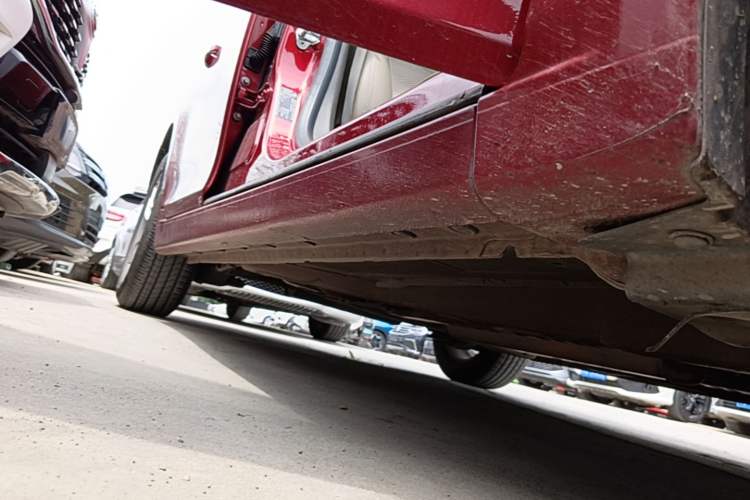 Used Chevrolet Cruze 2015 1.5L Classic SE AT Right Side Sill