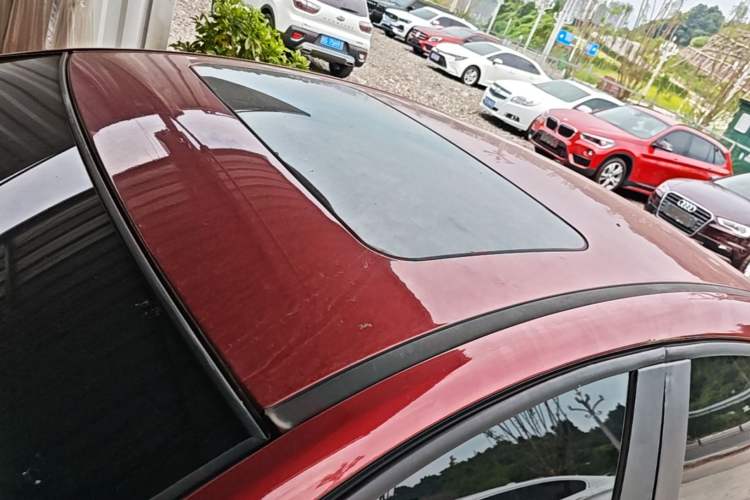 Used Chevrolet Cruze 2015 1.5L Classic SE MT Roof