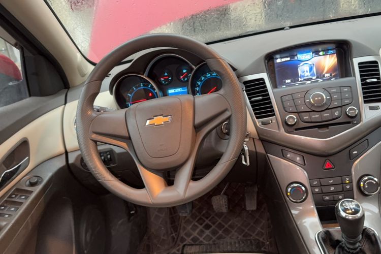 Used Chevrolet Cruze 2015 1.5L Classic SE MT Steering Wheel