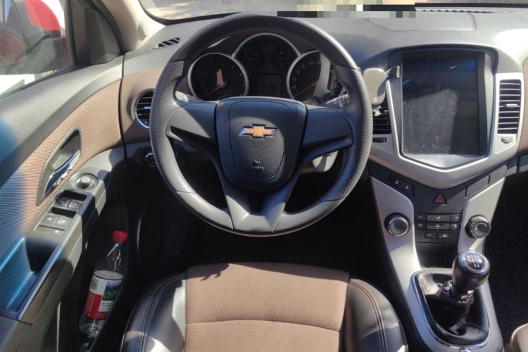 Used Chevrolet Cruze 2015 Hatchback 1.6L Manual Comfort Edition Steering Wheel