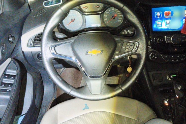Used Chevrolet Cruze 2015 1.5L Automatic Luxury Edition Steering Wheel
