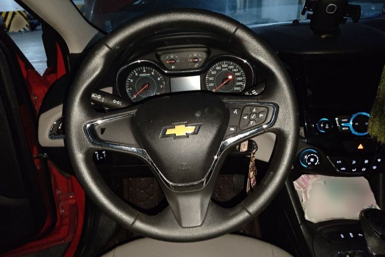 Used Chevrolet Cruze 2015 1.5L Automatic Luxury Edition Steering Wheel