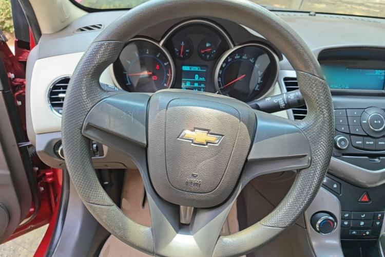 Used Chevrolet Cruze 2015 1.5L Classic SE AT Steering Wheel