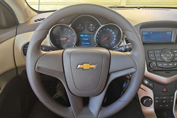 Used Chevrolet Cruze 2015 1.5L Classic SL MT Steering Wheel