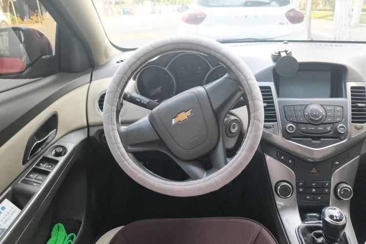Used Chevrolet Cruze 2015 1.5L Classic SE MT Steering Wheel