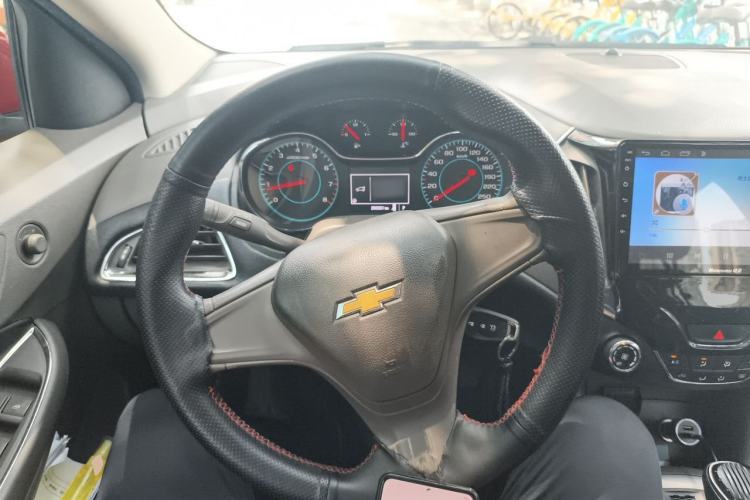 Used Chevrolet Cruze 2015 1.5L Automatic Fashion Navigation Edition Steering Wheel