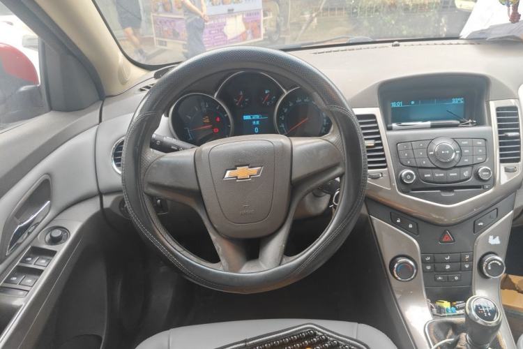 Used Chevrolet Cruze 2015 1.5L Classic SE MT Steering Wheel