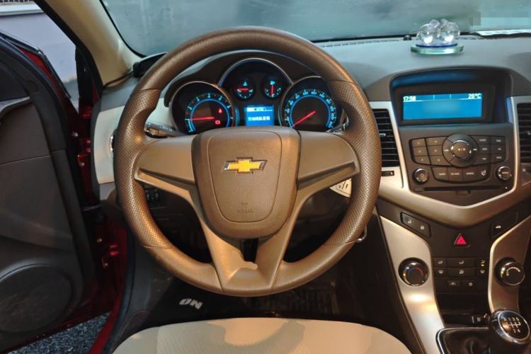 Used Chevrolet Cruze 2015 1.5L Classic SL MT Steering Wheel