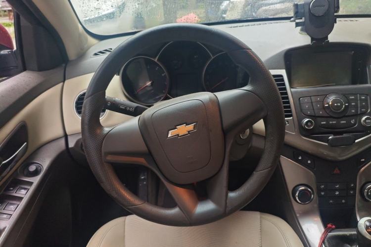 Used Chevrolet Cruze 2015 1.5L Classic SE MT Steering Wheel