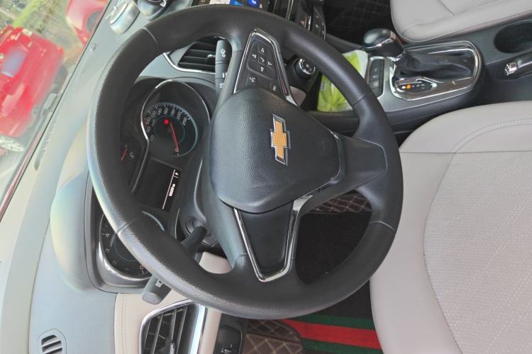 Used Chevrolet Cruze 2015 1.5L Automatic Luxury Edition Steering Wheel