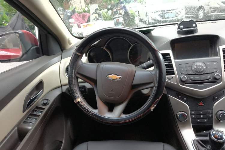 Used Chevrolet Cruze 2015 1.5L Classic SL MT Steering Wheel