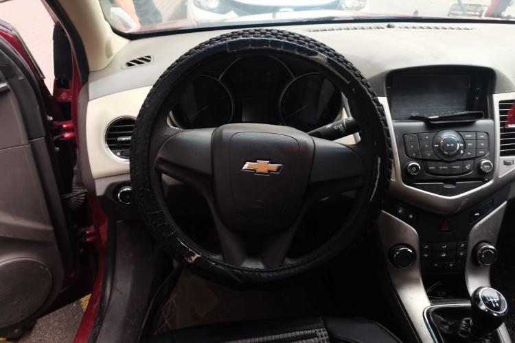 Used Chevrolet Cruze 2015 1.5L Classic SL MT Steering Wheel
