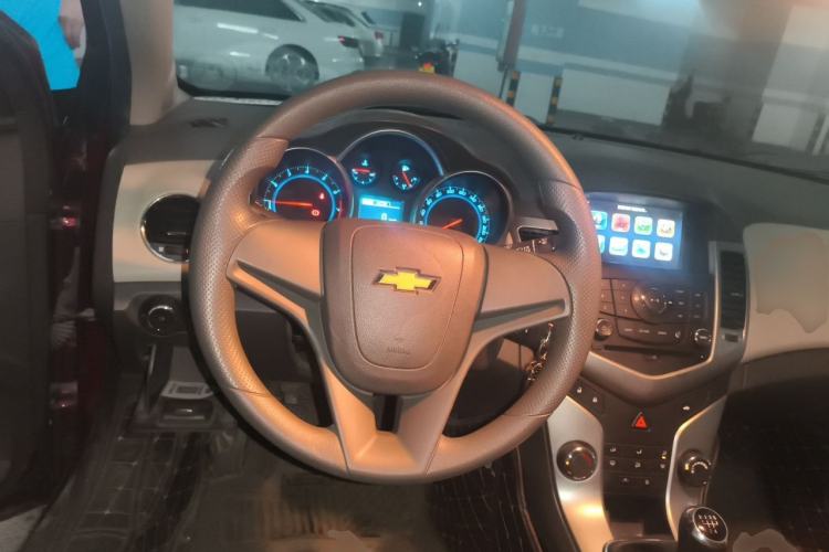 Used Chevrolet Cruze 2015 1.5L Classic SL MT Steering Wheel