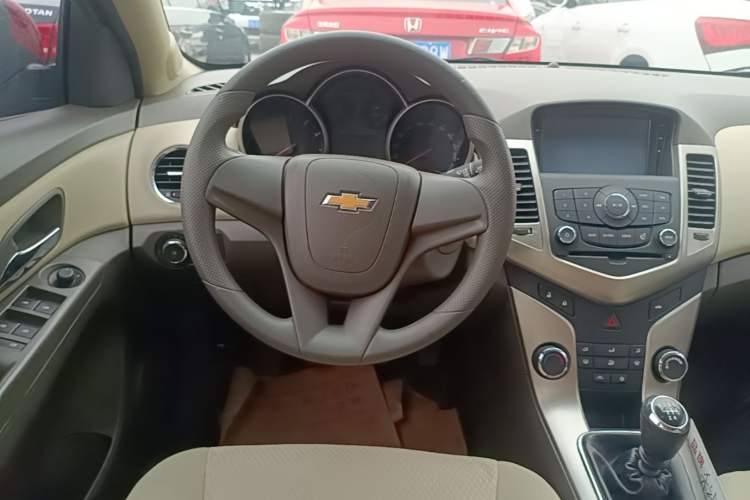 Used Chevrolet Cruze 2015 1.5L Classic SL MT Steering Wheel