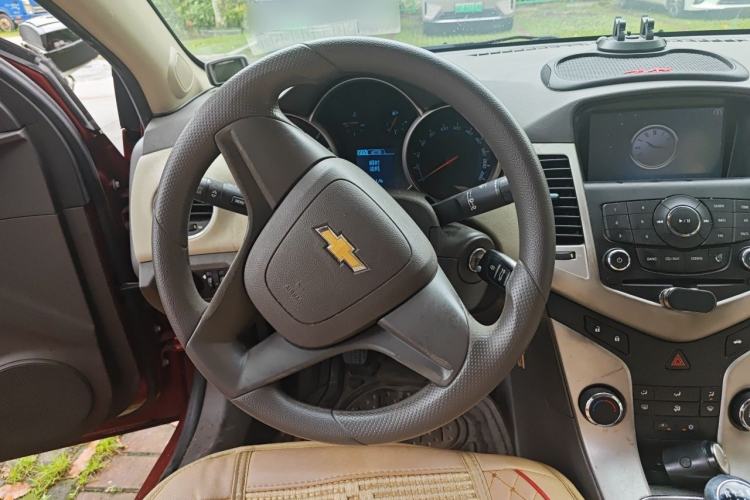 Used Chevrolet Cruze 2015 1.5L Classic SL MT Steering Wheel