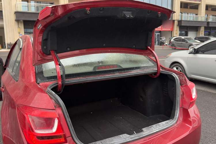 Used Chevrolet Cruze 2015 1.5L Classic SE MT Trunk