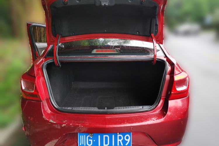 Used Chevrolet Cruze 2015 1.5L Classic SE MT Trunk