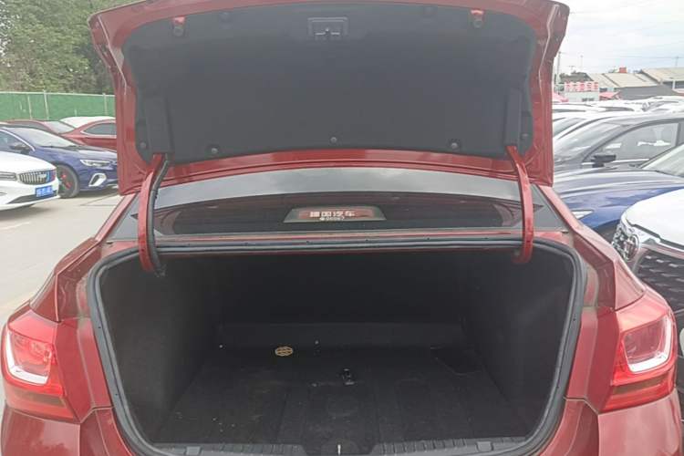 Used Chevrolet Cruze 2015 1.5L Classic SE AT Trunk