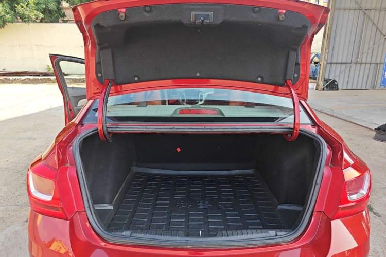 Used Chevrolet Cruze 2015 1.5L Classic SL MT Trunk