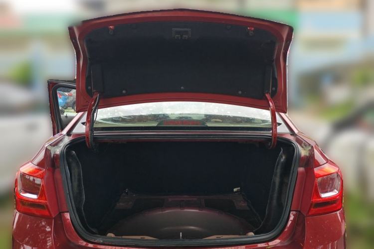 Used Chevrolet Cruze 2015 1.5L Classic SE MT Trunk