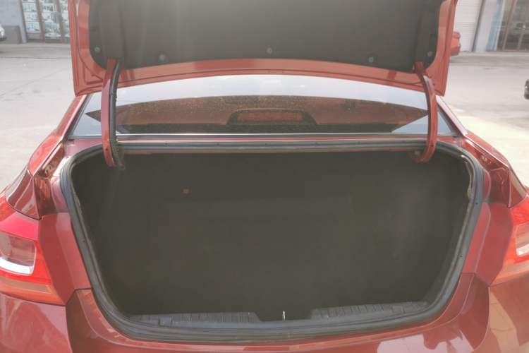 Used Chevrolet Cruze 2015 1.5L Classic SL MT Trunk