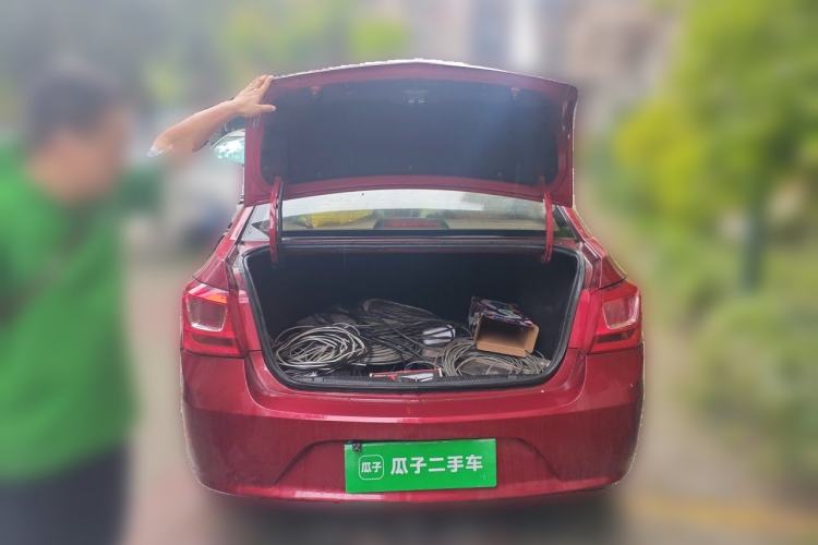 Used Chevrolet Cruze 2015 1.5L Classic SE MT Trunk