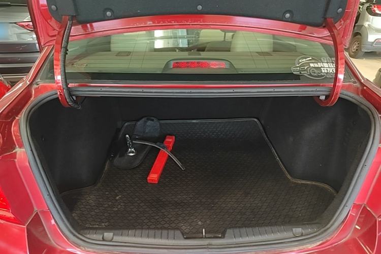 Used Chevrolet Cruze 2015 1.5L Classic SE AT Trunk