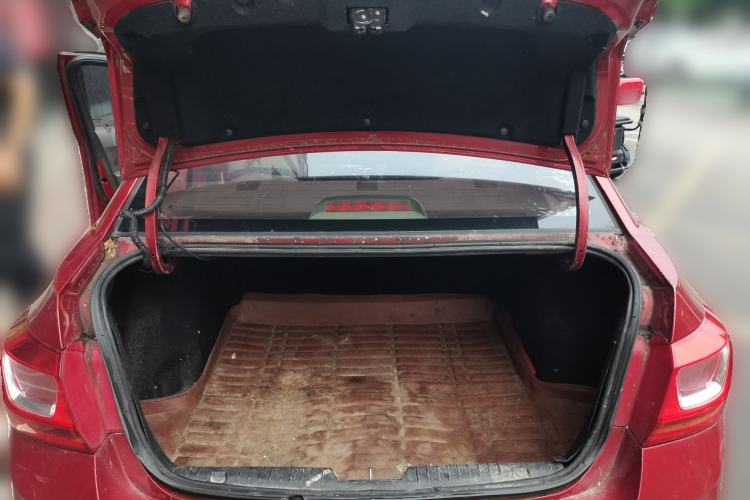 Used Chevrolet Cruze 2015 1.5L Classic SL MT Trunk