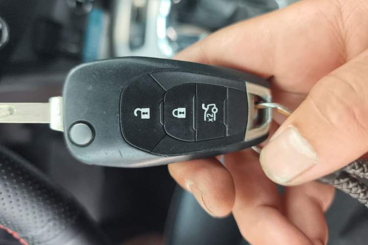 Used Chevrolet Cruze 2015 1.5L Automatic Fashion Navigation Edition Vehicle Key