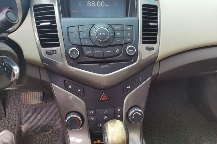 Used Chevrolet Cruze 2015 1.5L Classic SE AT Audio And AC Panel