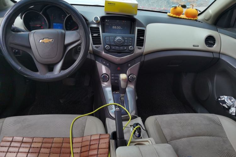 Used Chevrolet Cruze 2015 1.5L Classic SE AT Center Console