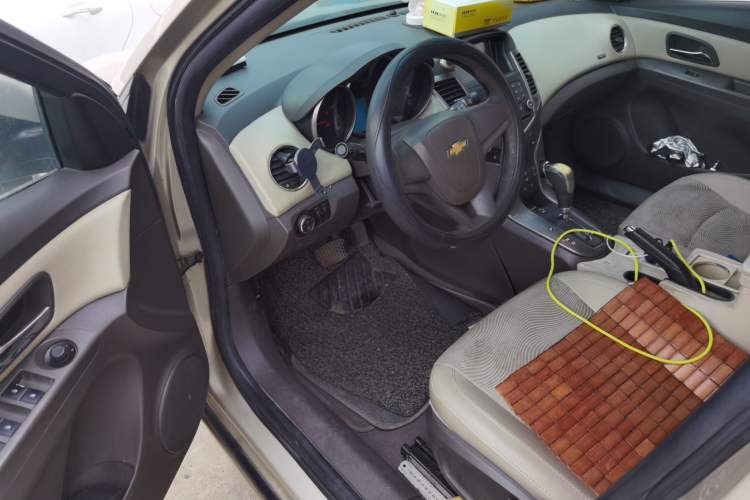 Used Chevrolet Cruze 2015 1.5L Classic SE AT Driver Seat