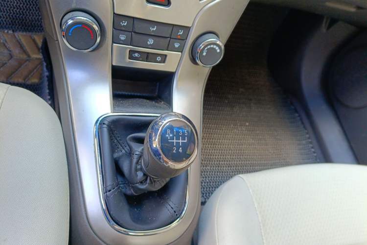 Used Chevrolet Cruze 2015 1.5L Classic SL MT Gear Lever