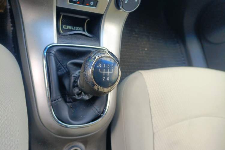 Used Chevrolet Cruze 2015 1.5L Classic SL MT Gear Lever