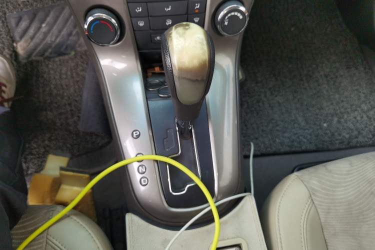 Used Chevrolet Cruze 2015 1.5L Classic SE AT Gear Lever