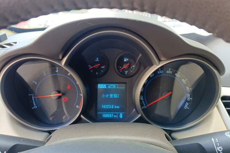 Used Chevrolet Cruze 2015 1.5L Classic SL MT Instrument Cluster