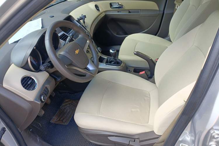 Used Chevrolet Cruze 2015 1.5L Classic SL MT Left Front Seat