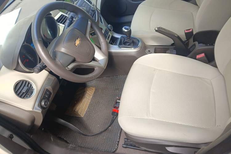 Used Chevrolet Cruze 2015 1.5L Classic SL MT Left Front Seat