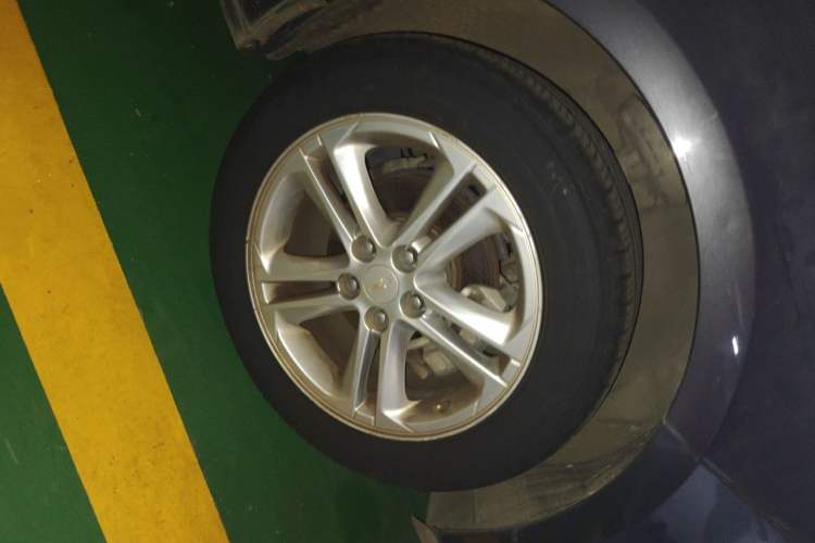 Used Chevrolet Cruze 2015 1.5L Manual Fashion Edition Right Front Wheel Hub