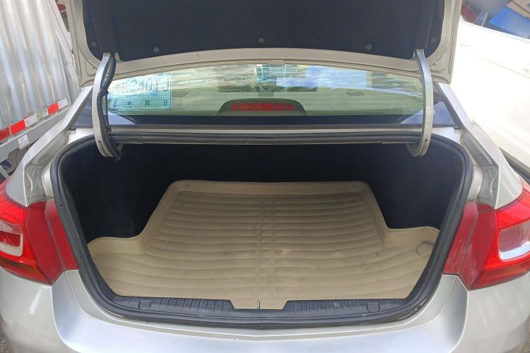 Used Chevrolet Cruze 2015 1.5L Classic SL MT Trunk