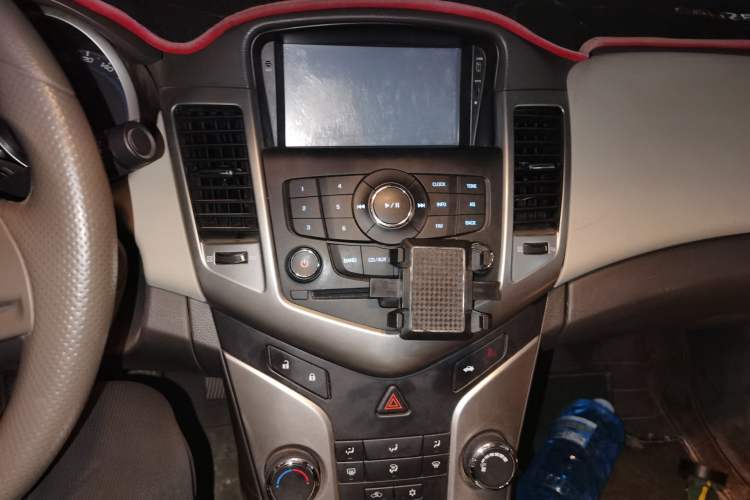 Used Chevrolet Cruze 2015 1.5L Classic SL MT Audio And AC Panel