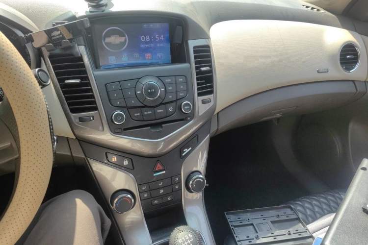 Used Chevrolet Cruze 2015 1.5L Classic SE MT Audio And AC Panel