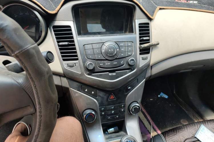 Used Chevrolet Cruze 2015 1.5L Classic SE MT Audio And AC Panel
