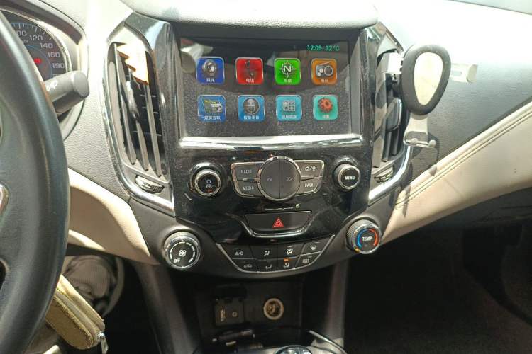 Used Chevrolet Cruze 2015 1.4T DCG Luxury Edition Audio And AC Panel