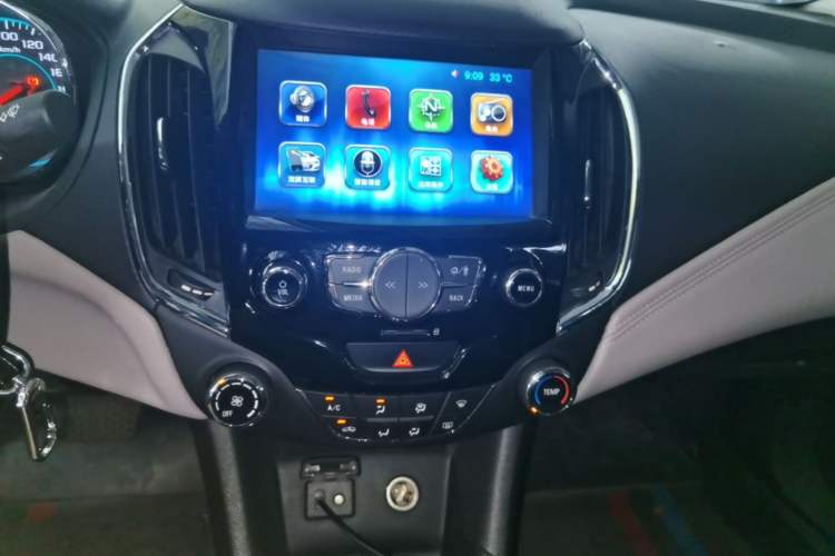 Used Chevrolet Cruze 2015 1.5L Automatic Luxury Edition Audio And AC Panel